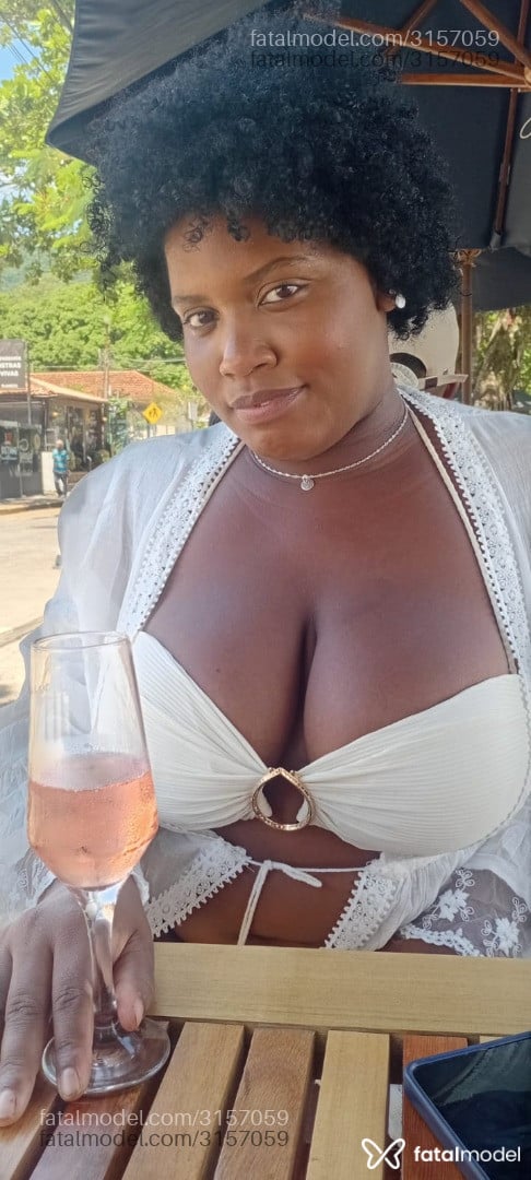 Acompanhante mulher morena (o) de olhos castanhos em Florianópolis - Beatriz Monteiro