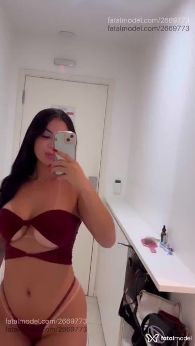 Acompanhante mulher morena (o) de olhos castanhos - Natascha Loren Acompanhante mulher morena (o) de olhos castanhos - Natascha Loren