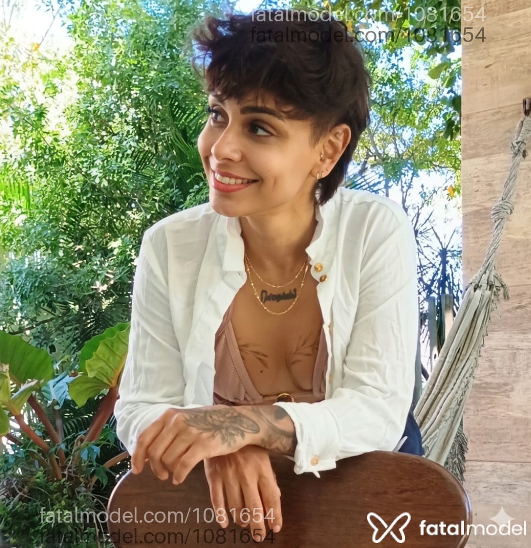 Acompanhante mulher morena (o) de olhos mel - Bruna Góis Acompanhante mulher morena (o) de olhos mel - Bruna Góis
