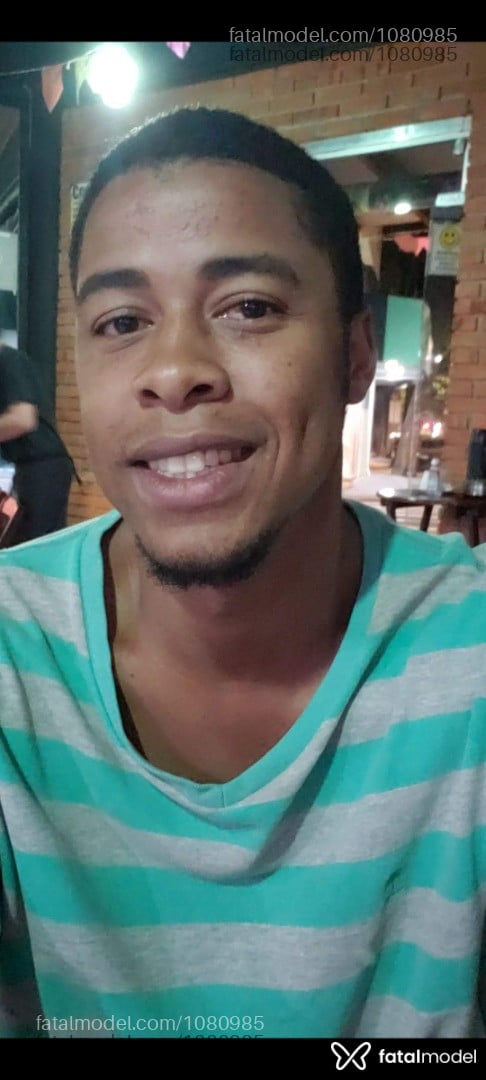 Acompanhante homem com cabelo castanho de olhos castanhos em Rio de Janeiro - LoboRJ