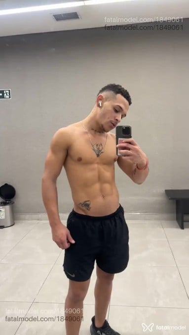 Acompanhante homem morena (o) de olhos pretos em São Paulo - Caio