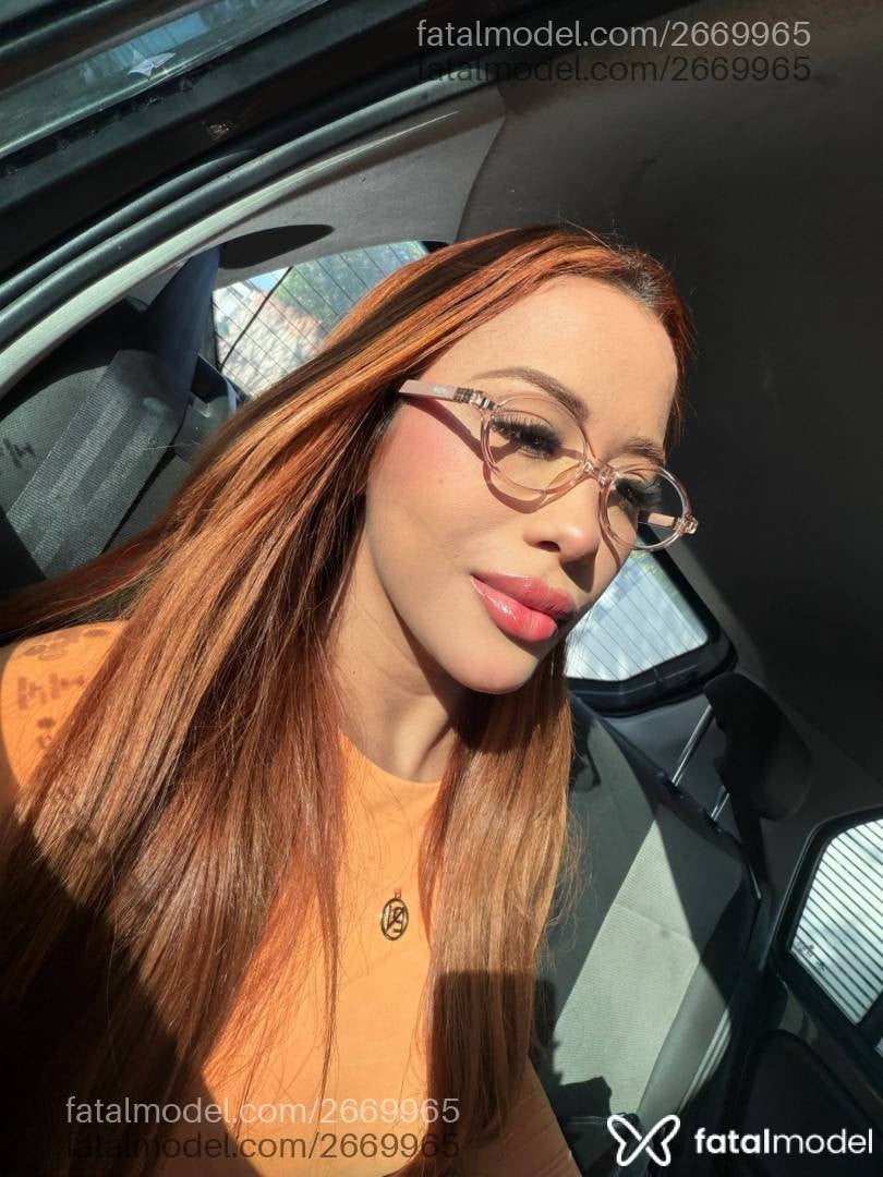 Acompanhante mulher ruiva (o) de olhos castanhos - Virgínia
