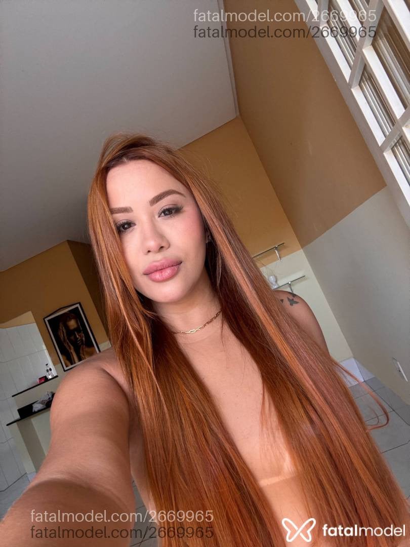 Acompanhante mulher ruiva (o) de olhos castanhos - Virgínia