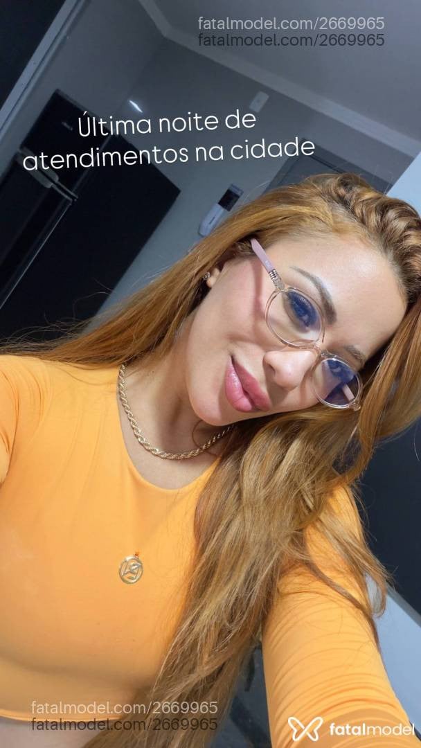 Acompanhante mulher ruiva (o) de olhos castanhos - Virgínia