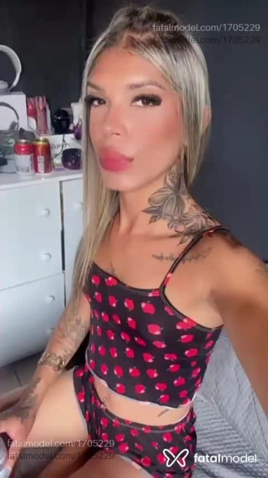 Acompanhante mulher trans loira (o) de olhos castanhos em Vitória da Conquista Acompanhante mulher trans loira (o) de olhos castanhos em Vitória da Conquista - Luana