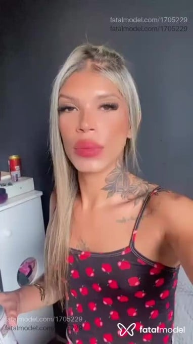 Acompanhante mulher trans loira (o) de olhos castanhos em Vitória da Conquista Acompanhante mulher trans loira (o) de olhos castanhos em Vitória da Conquista - Luana