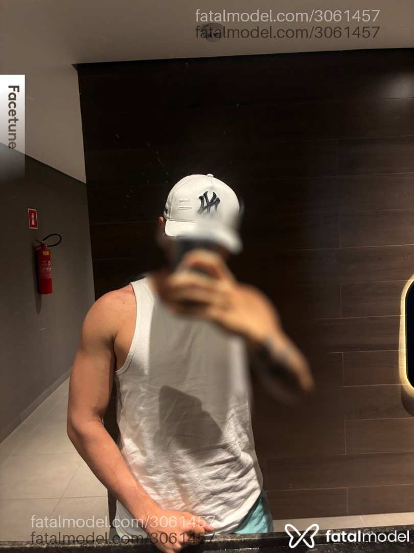 Acompanhante homem com cabelo castanho de olhos castanhos - Carlos Acompanhante homem com cabelo castanho de olhos castanhos - Carlos