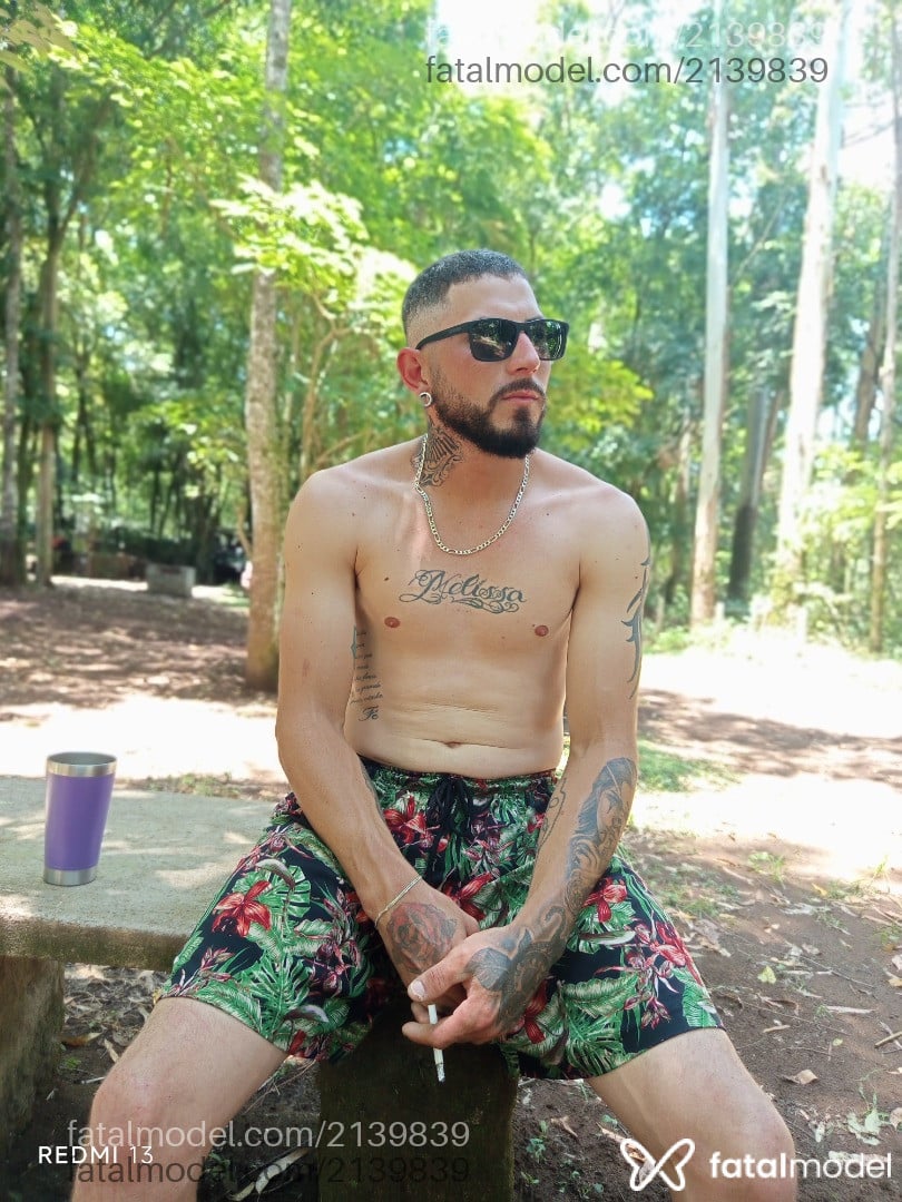 Acompanhante homem com cabelo castanho de olhos castanhos em Pelotas - Guilherme
