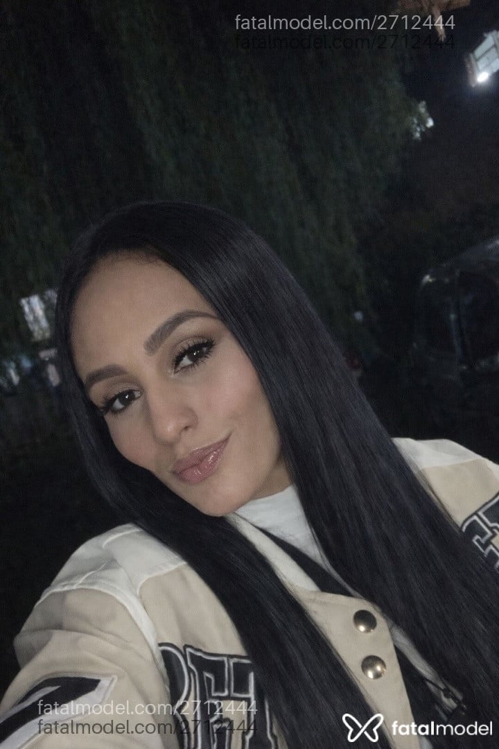 Acompanhante mulher morena (o) de olhos pretos em Porto Alegre Acompanhante mulher morena (o) de olhos pretos em Porto Alegre - Karoline