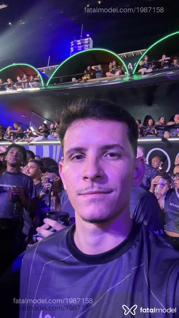 Acompanhante homem com cabelo castanho de olhos castanhos em Rio de Janeiro - Luca Perez