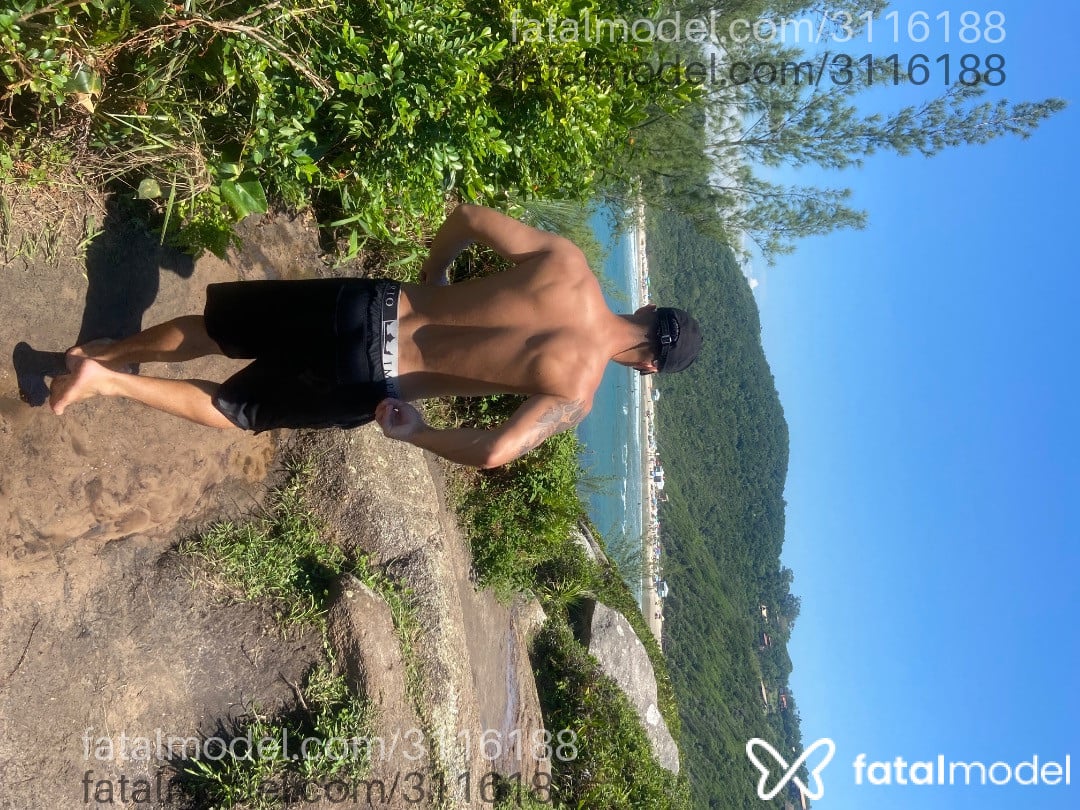 Acompanhante homem com cabelo castanho de olhos verdes em Virtual - Lorenzo