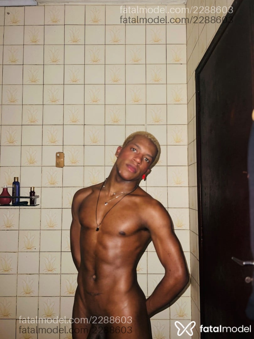 Acompanhante homem com cabelo colorido de olhos castanhos em São Paulo - Cadu