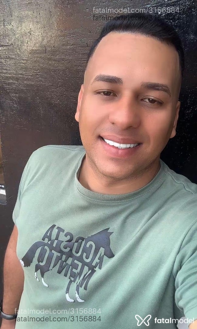 Acompanhante homem morena (o) de olhos castanhos em Ponta Grossa - Leandro