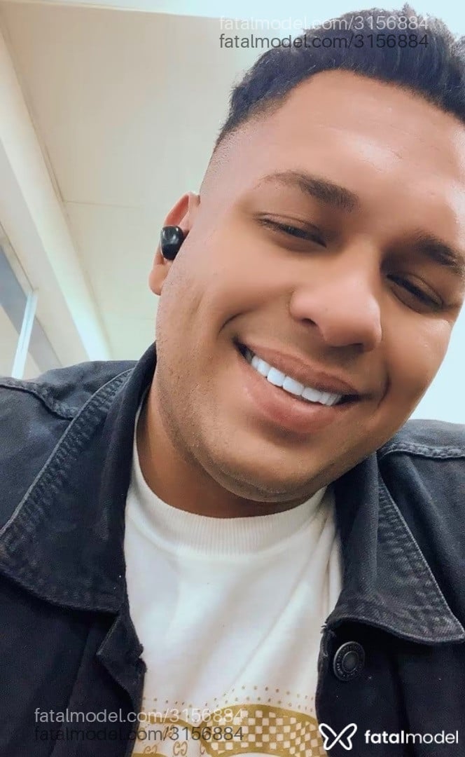 Acompanhante homem morena (o) de olhos castanhos em Ponta Grossa - Leandro
