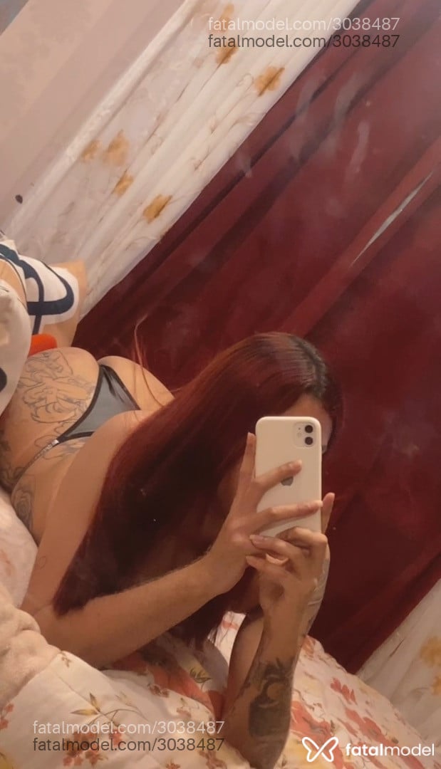 Acompanhante mulher trans com cabelo colorido de olhos castanhos em Fortaleza - Jadinha
