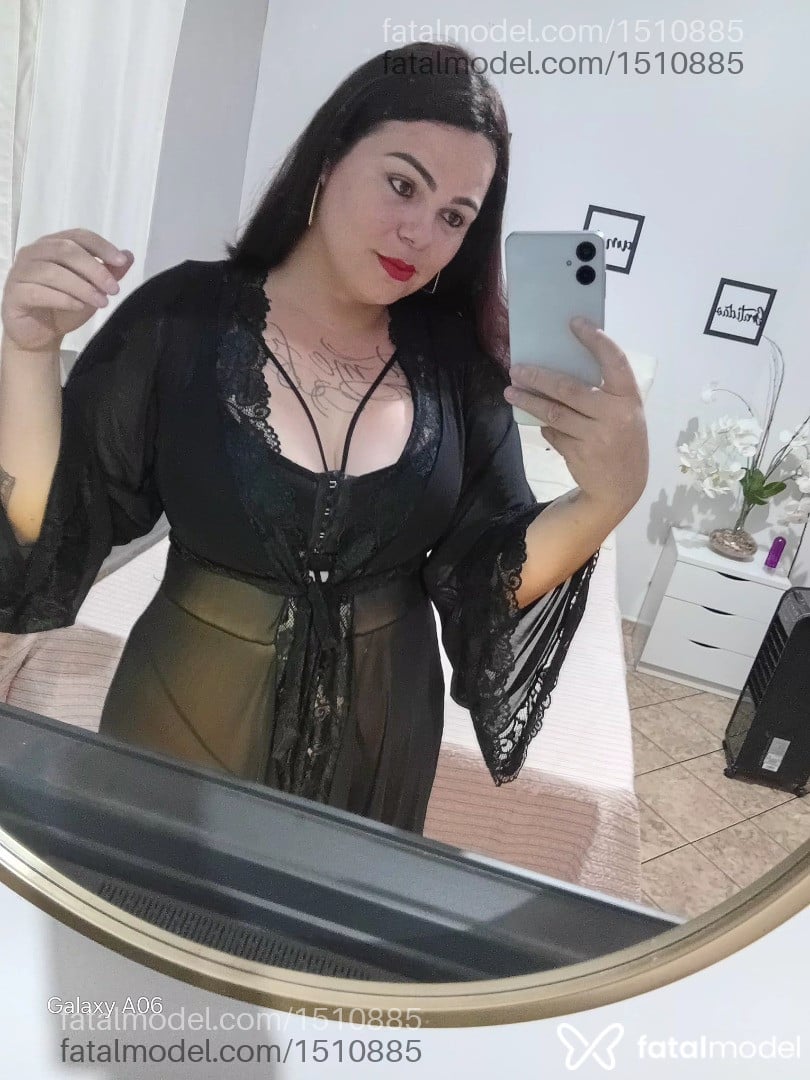 Acompanhante travesti com cabelo castanho de olhos castanhos em Santa Cruz do Rio Pardo - Isabela