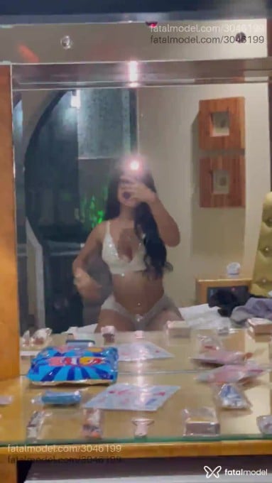 Acompanhante mulher com cabelo castanho de olhos castanhos - Harume
