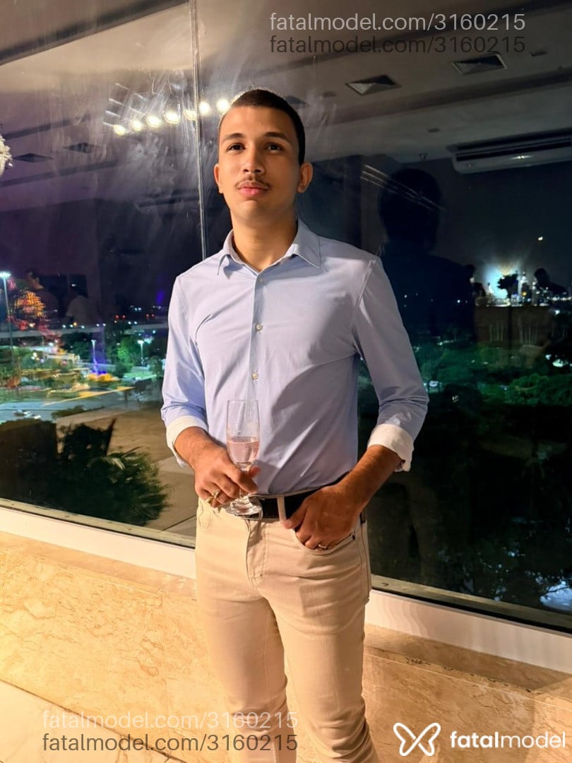Acompanhante homem morena (o) de olhos castanhos em Rio de Janeiro - Alexis