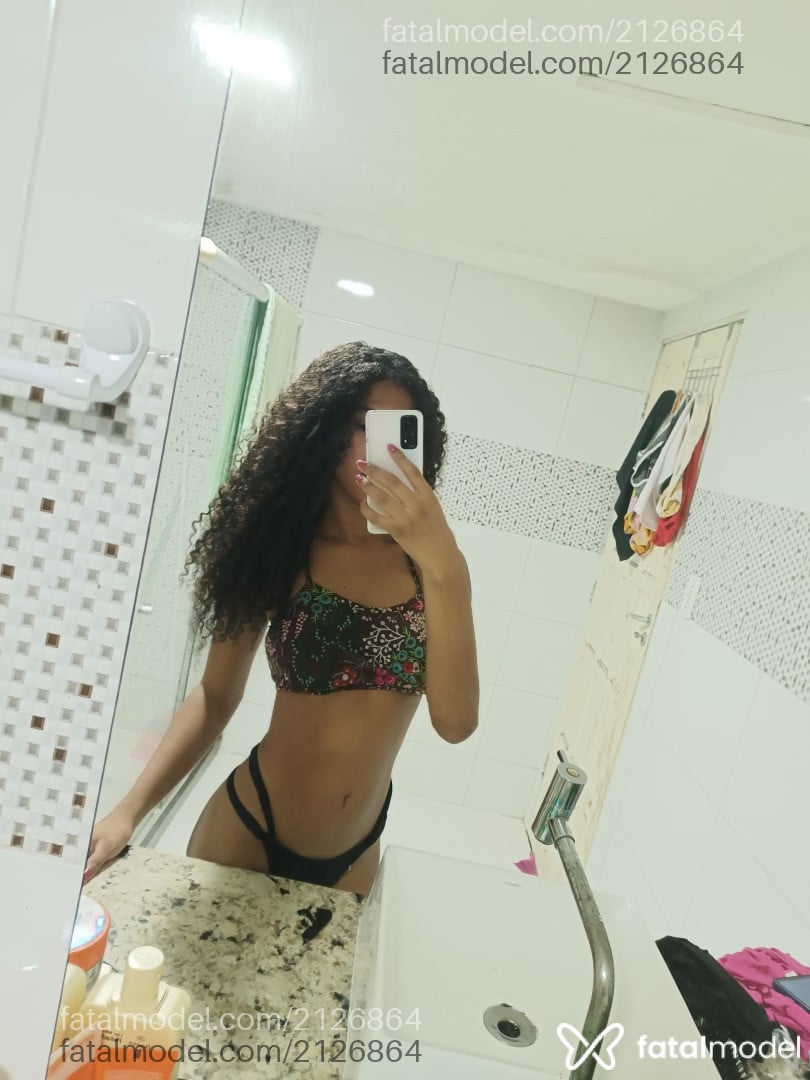 Acompanhante mulher trans com cabelo castanho de olhos castanhos em Aracruz - Emanuela