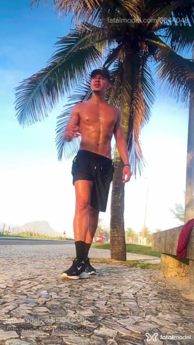 Acompanhante homem com cabelo castanho de olhos pretos em Rio de Janeiro - Emerson