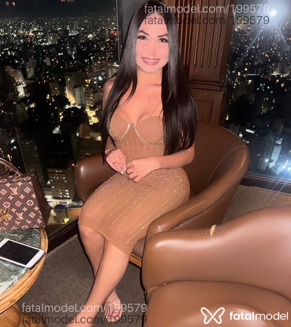 Acompanhante mulher trans com cabelo castanho de olhos castanhos em São Paulo - Bella Vitoria