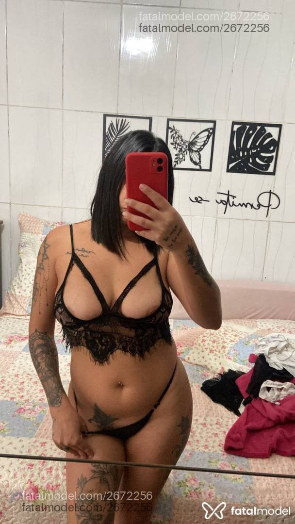 Acompanhante mulher com cabelo castanho de olhos castanhos - Maaah