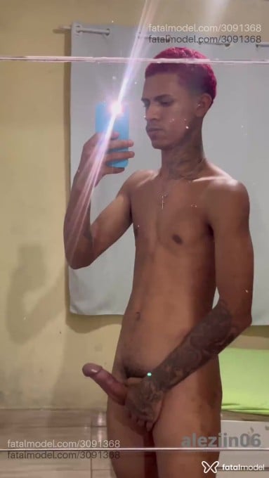 Acompanhante homem com cabelo colorido de olhos pretos em Belo Horizonte - Alezin