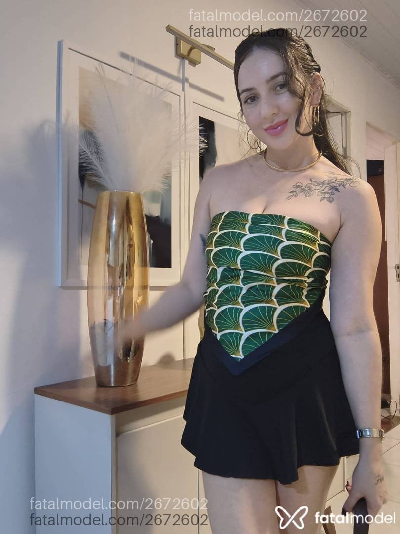Acompanhante mulher com cabelo castanho de olhos mel - Heloísa