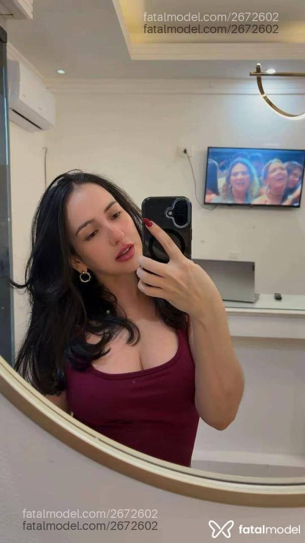 Acompanhante mulher com cabelo castanho de olhos mel - Heloísa