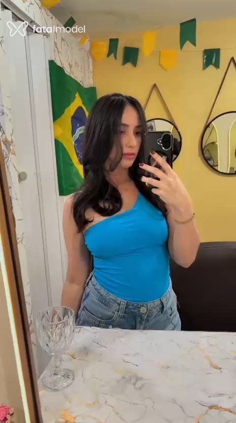 Acompanhante mulher com cabelo castanho de olhos mel em Virtual Acompanhante mulher com cabelo castanho de olhos mel em Virtual - Heloísa