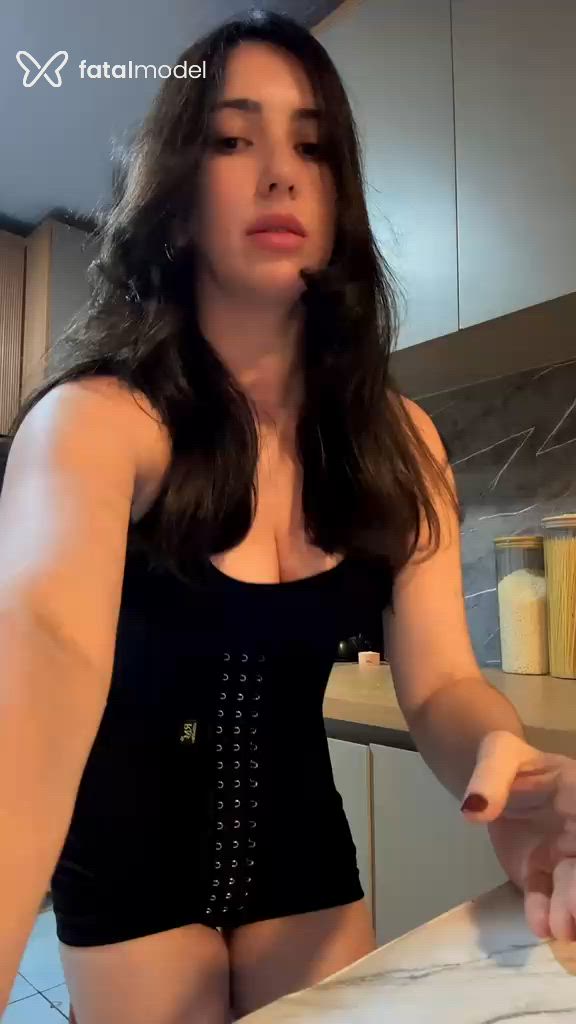 Acompanhante mulher com cabelo castanho de olhos mel em Virtual Acompanhante mulher com cabelo castanho de olhos mel em Virtual - Heloísa