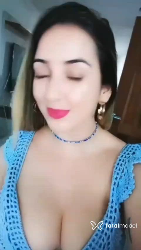Acompanhante mulher com cabelo castanho de olhos mel - Heloísa