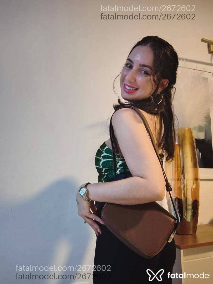 Acompanhante mulher com cabelo castanho de olhos mel em Virtual - Heloísa