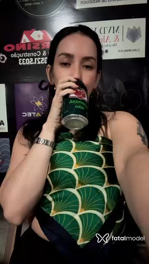 Acompanhante mulher com cabelo castanho de olhos mel - Heloísa
