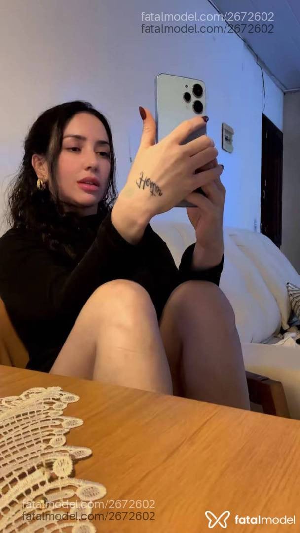Acompanhante mulher com cabelo castanho de olhos mel - Heloísa