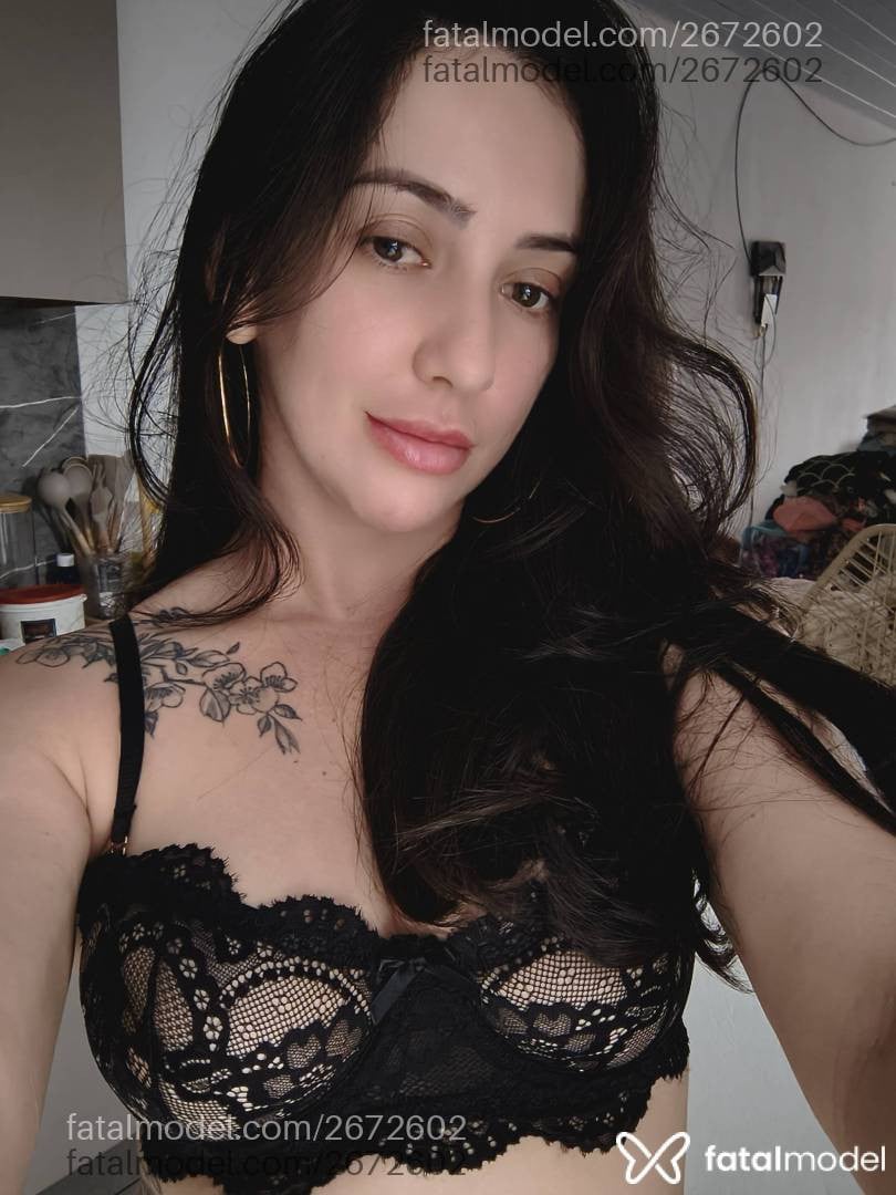 Acompanhante mulher com cabelo castanho de olhos mel - Heloísa