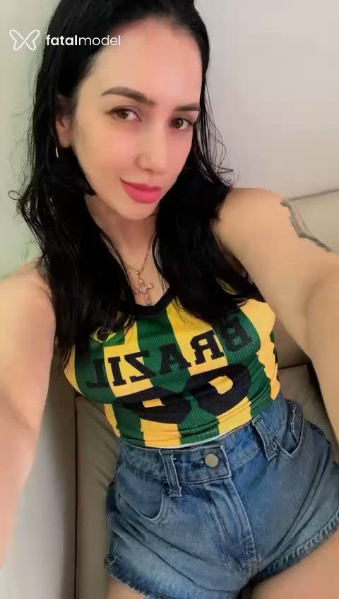 Acompanhante mulher com cabelo castanho de olhos mel em Virtual Acompanhante mulher com cabelo castanho de olhos mel em Virtual - Heloísa