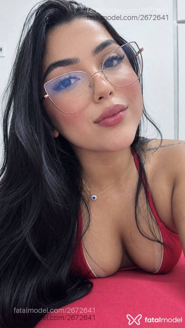 Acompanhante mulher morena (o) de olhos castanhos - Pérola