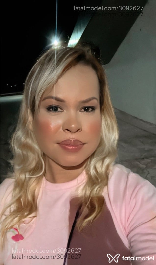 Acompanhante não-binário loira (o) de olhos castanhos em Corumbá - Kariele Santos arr