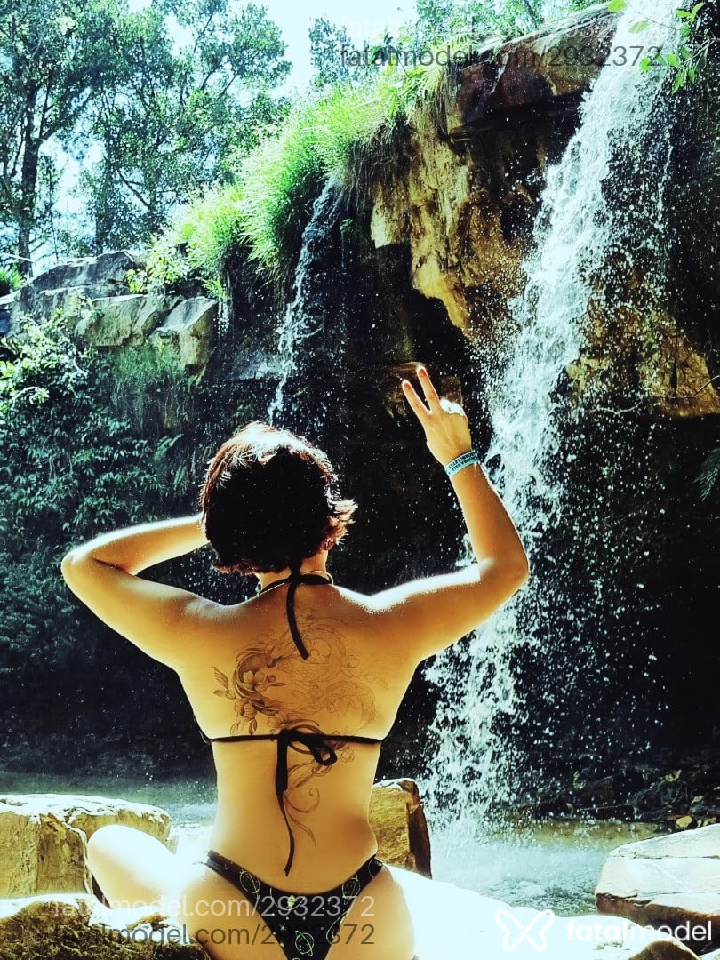 Acompanhante mulher com cabelo castanho de olhos azuis em Divinópolis - Marcella