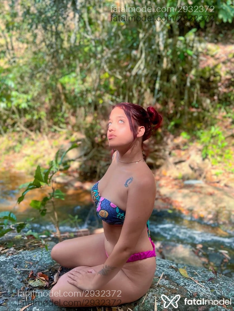 Acompanhante mulher com cabelo castanho de olhos azuis em Divinópolis - Marcella