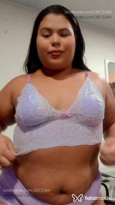 Acompanhante mulher morena (o) de olhos castanhos - Preta Acompanhante mulher morena (o) de olhos castanhos - Preta