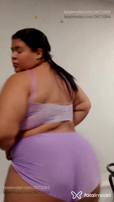 Acompanhante mulher morena (o) de olhos castanhos - Preta Acompanhante mulher morena (o) de olhos castanhos - Preta