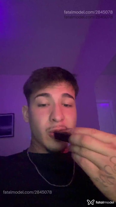Acompanhante homem com cabelo castanho de olhos castanhos em Virtual - Xandi