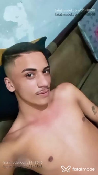 Acompanhante homem com cabelo castanho de olhos pretos em Florianópolis - Gabriel