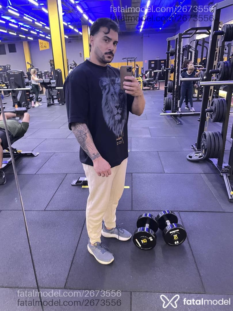 Acompanhante homem com cabelo castanho de olhos castanhos - Philipe