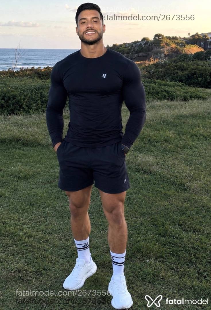Acompanhante homem com cabelo castanho de olhos castanhos - Philipe