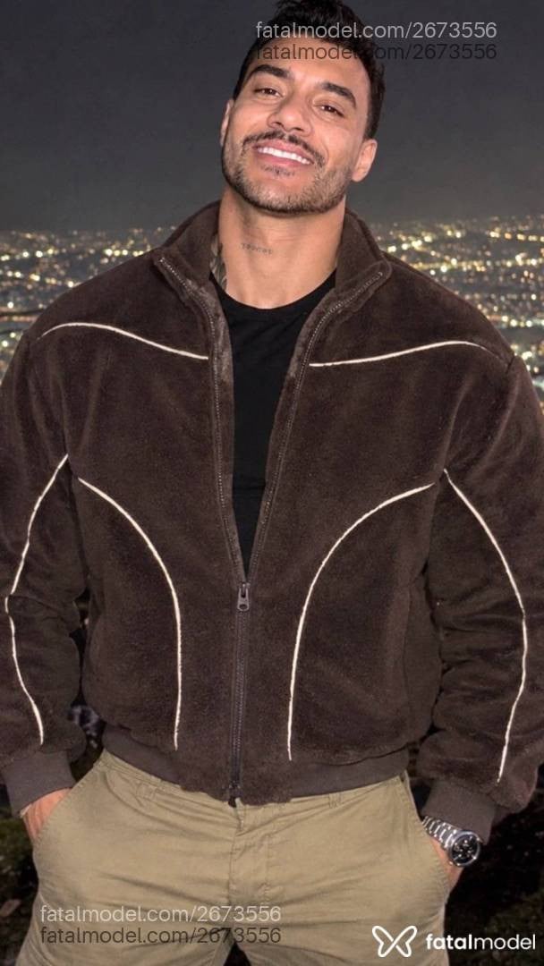 Acompanhante homem com cabelo castanho de olhos castanhos - Philipe