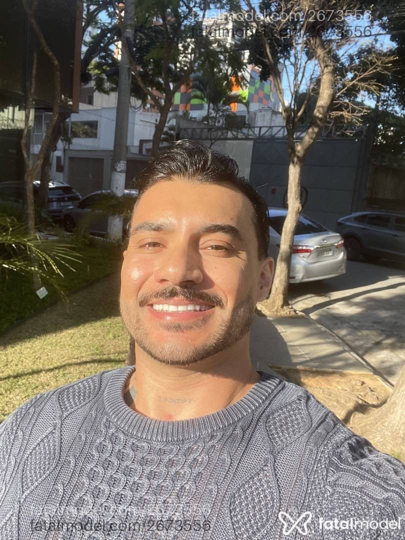 Acompanhante homem com cabelo castanho de olhos castanhos - Philipe