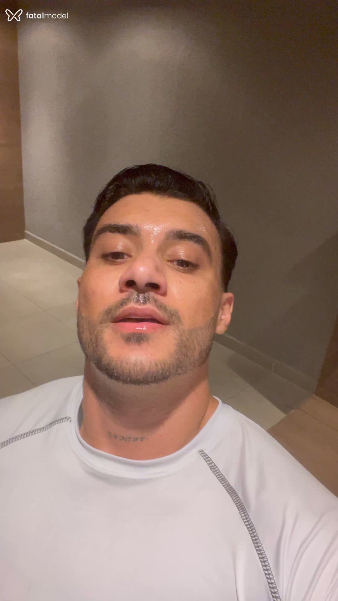 Acompanhante homem com cabelo castanho de olhos castanhos em São Paulo Acompanhante homem com cabelo castanho de olhos castanhos em São Paulo - Philipe